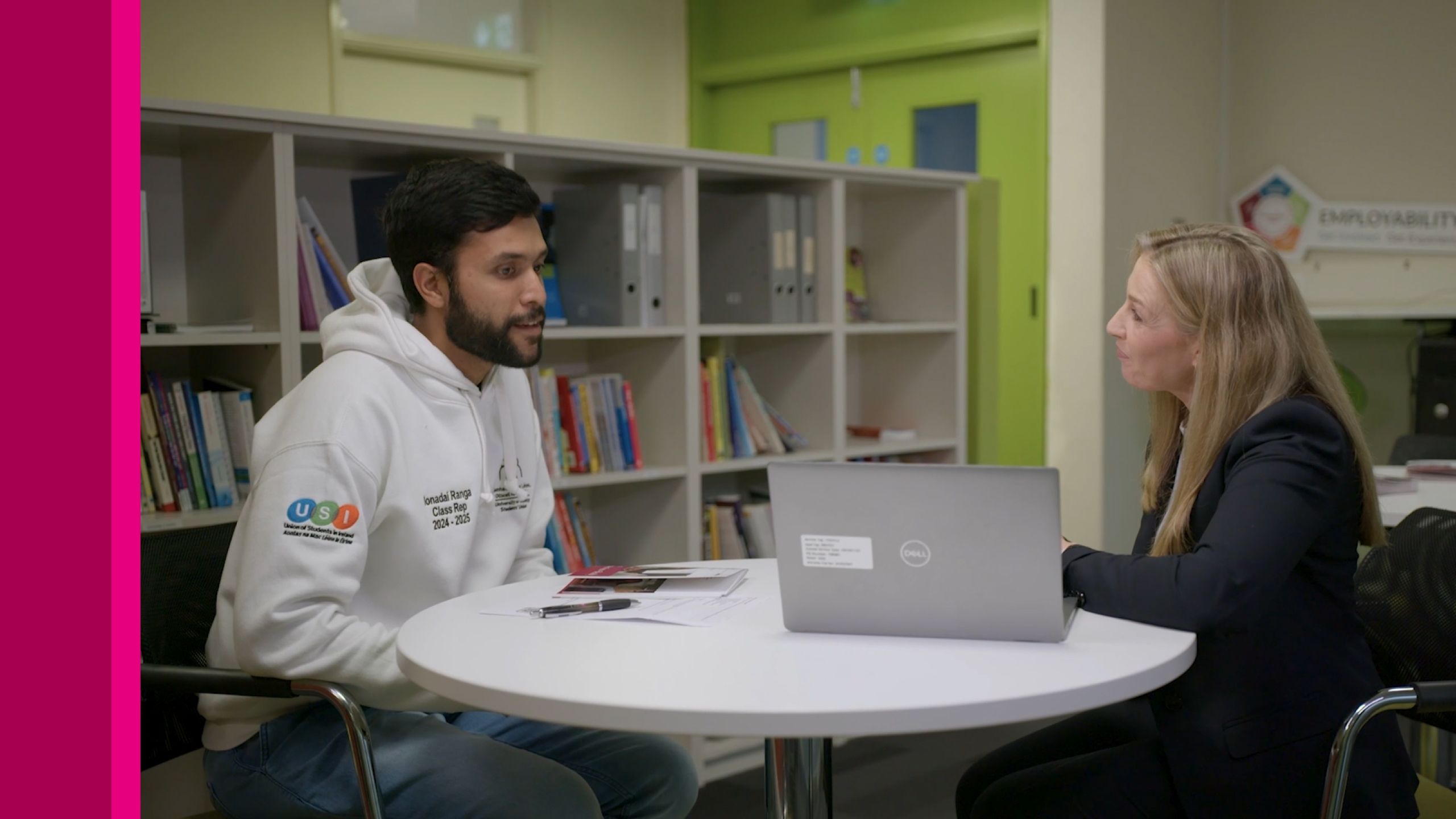 A student meeting a career development centre global advisor